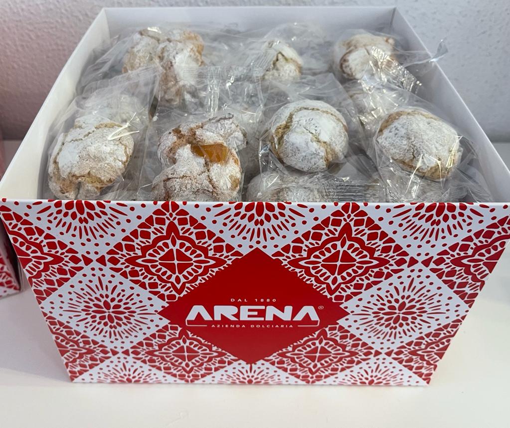 Elegante cofanetto con manici in raso con Paste di Mandorla assortite